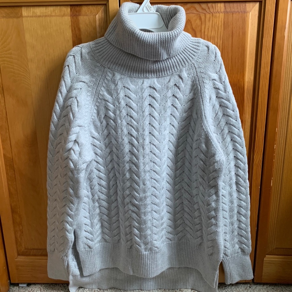 Aritzia Womens Medium turtleneck Sweater